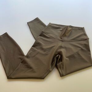 Alo highwaidt airlift legging size medium olive color 24.5” inseam